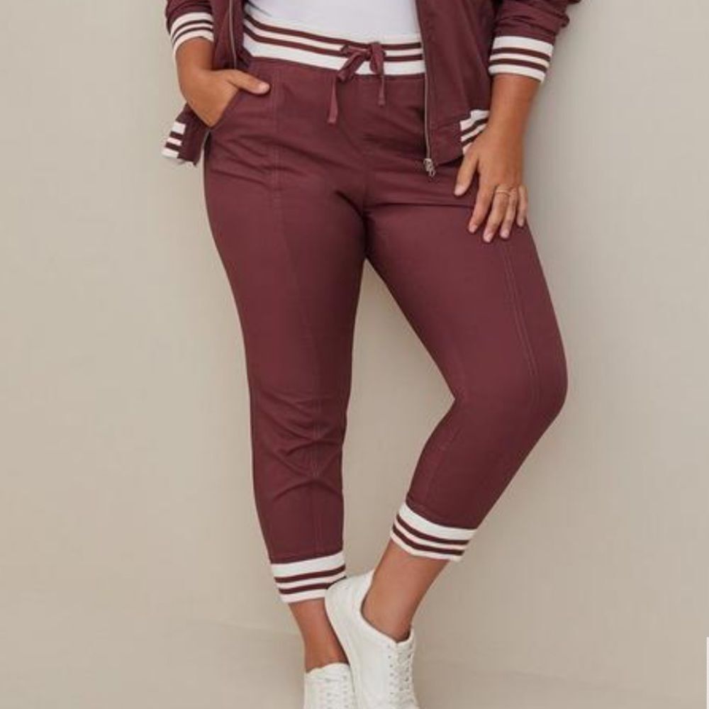 Torrid Classic Fit Jogger Stretch Poplin Burgundy Mid-Rise Pants Size 5X